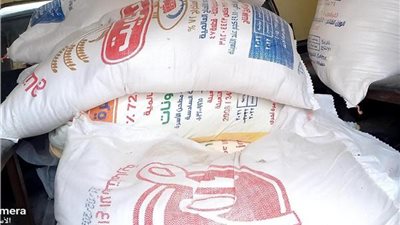 التحفظ على طن ونصف دقيق قبل حجبه عن الأسواق في الإسكندرية