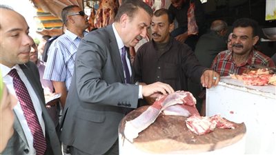 رفع السعر 10 جنيهات.. محافظ المنوفية يستبعد بائع لحوم بمنفذ زراعة شبين الكوم 