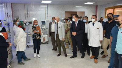 محافظ الشرقية يزور المرضى بمستشفى الزقازيق العام 