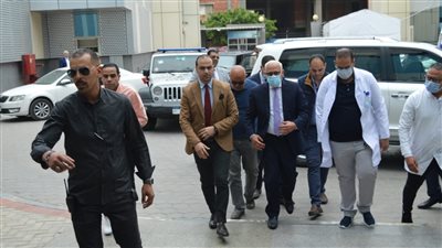 محافظ بورسعيد يتفقد عددا من المستشفيات ويقدم التهنئة لأطقم الأطباء والتمريض