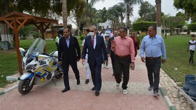 صور.. محافظ القليوبية يتفقد حدائق القناطر الخيرية بمناسبة عيد الفطر 
