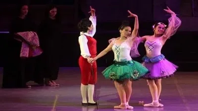 جارة القمر برؤية تنمية المواهب في الأوبرا 