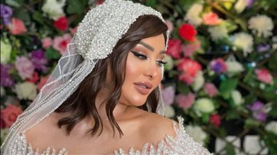 نور الكاديكي تخطف الأنظار في فوتوسيشن جديد بالفستان الأبيض 