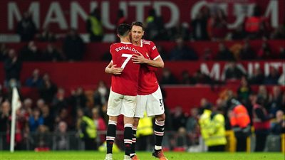 رونالدو يقود مانشستر يونايتد للفوز على برينتفورد بثلاثية في الدوري الإنجليزي