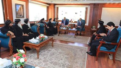 محافظ سوهاج يستقبل المهنئين بعيد الفطر المبارك