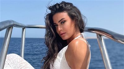 بالأبيض.. ميرنا نور الدين تخطف الأنظار في أحدث ظهور لها