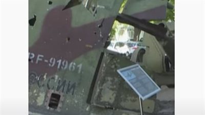 شاهد.. أوكرانيا تعرض آليات عسكرية روسية مدمرة للتفاخر