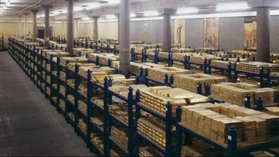 فخري الفقي يكشف سبب قيام البنك المركزي بشراء 44 طنًا من الذهب (فيديو)