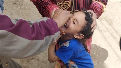 انطلاق 1426 فريقا للتطعيم ضد شلل الأطفال في قنا