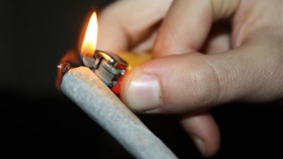  السجن 3 سنوات لعامل تعاطى الحشيش داخل سيارة بالإسكندرية 