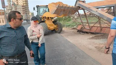 رئيسة مركز المنصورة تقود حملة لرفع التعديات والإشغالات وتجميل الطريق