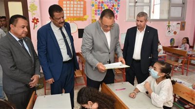 محافظ الشرقية يتفقد لجان امتحانات الفصل الدراسي الثاني لصفوف النقل 