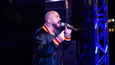 محمود العسيلى يشارك جمهوره صور من حفل وادى دجلة