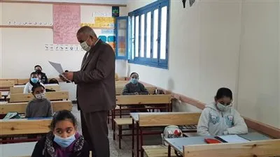 طلاب الابتدائية بالإسكندرية يؤدون امتحانات نهاية العام 