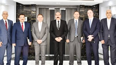 محافظ أسوان: جلسات عمل مع رجال الأعمال للاستثمار بالصناعات