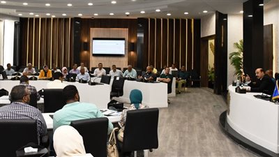 محافظ أسوان يتابع الموقف التنفيذي لمشروعات 