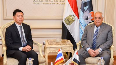 مباحثات بين رئيس العربية للتصنيع وسفير تايلاند بالقاهرة 