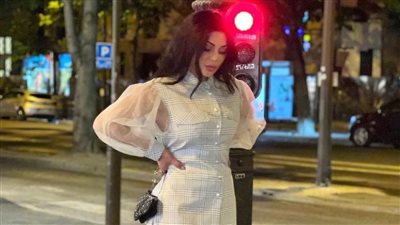 هيفاء وهبي تفاجئ جمهورها بفستان أبيض قصير