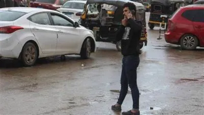 سقوط أمطار خفيفة على شوارع الإسكندرية