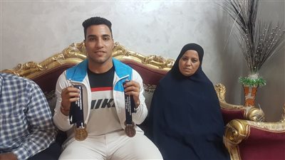 محمود جمال.. قصة بطل فيومي حصد ذهبية الخطف وبرونزية المجموع ببطولة العالم لشباب رفع الأثقال (فيديو)