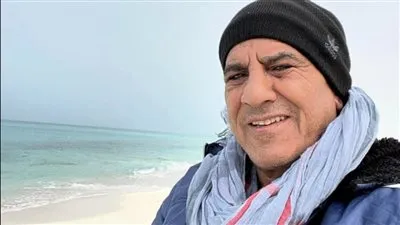 محمد لطفي يؤدي مناسك العمرة مع أولاده وزوجته