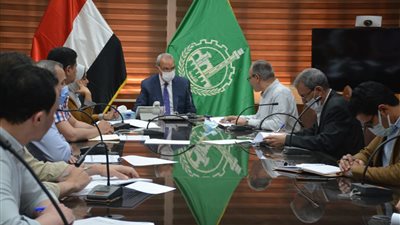 محافظ القليوبية يناقش الخطة الاستثمارية لدفع العمل وزيادة معدلات الأداء
