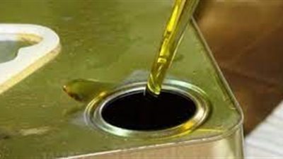 التحفظ على كميات من زيت الطعام قبل حجبها عن الأسواق بالإسكندرية 