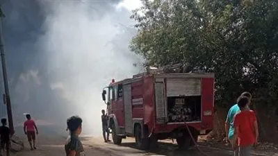 اندلاع حريق داخل مخزن خردة في الحوامدية.. وانتقال قوات الدفاع المدني 