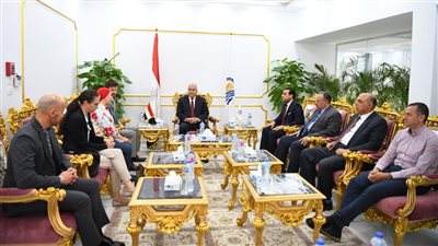 محافظ قنا يستقبل وفد السفارة السويسرية لمتابعة مشروع التنمية الحضارية المتكامل