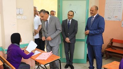 محافظ سوهاج يتفقد لجان امتحانات الشهادة الإعدادية والصف الثاني الثانوي 