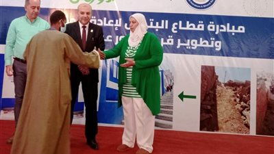 تسليم عقود 50 منزلا لمتضرري السيول بأسوان