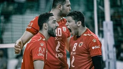 الخطيب يهنئ لاعبي الأهلي بعد الفوز ببطولة إفريقيا لكرة الطائرة