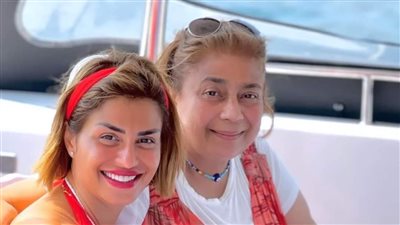 بهذا الطريقة.. منة فضالي تتغزل في والدتها 