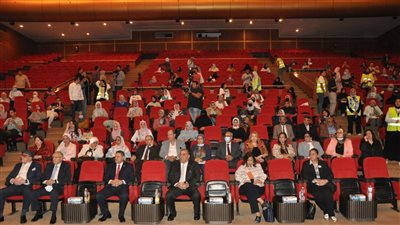 عرض 16 ألف قطعة ملابس بمعرض 