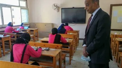 طلاب الصف الثانى الثانوى ببورسعيد يؤدون امتحان اللغة الأجنبية بنسبة حضور 99.8%