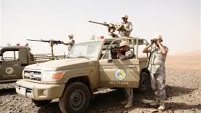 حرس الحدود بالمدينة المنورة ينقذ 4 مواطنين تعطلت واسطتهم البحرية في عرض البحر