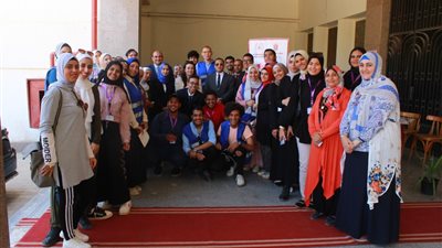 وحدة التضامن الاجتماعي تفتتح معرضها الأول بجامعة حلوان