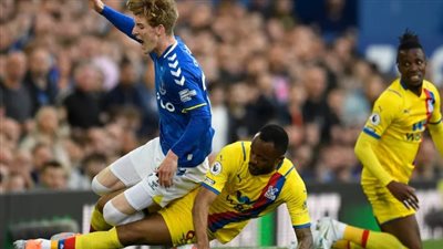 إيفرتون يحقق فوزا مثيرا على كريستال بالاس 3-2 وينجو من الهبوط