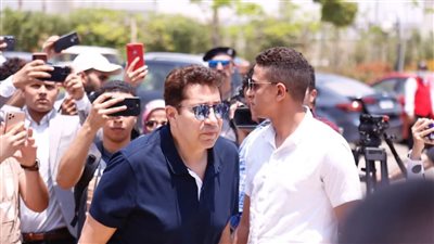 هاني رمزي ونادية الجندي.. أبرز الحاضرين لحظة وداع سمير صبري( صور)