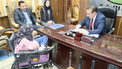 محافظ المنوفية يواصل لقاءاته اليومية بالمواطنين ليحث مشاكلهم 