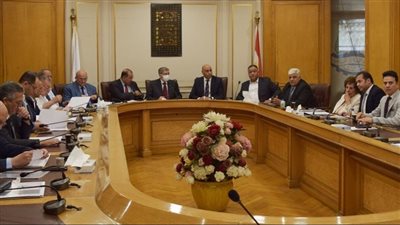 بعد تسليمه وسام الشمس المشرقة.. مجلس إدارة غرفة القاهرة يكرم المهندس إبراهيم العربي