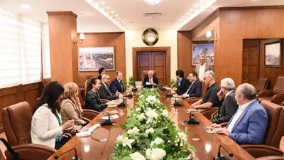 محافظ بورسعيد يستقبل أمين عام وزارة البترول والوفد المرافق لبحث سبل التعاون 