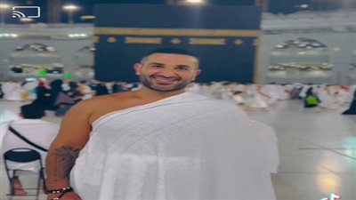 بعد نشر صورته أمام الكعبة.. أزهري يوجه رسالة لـ 