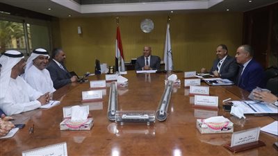 وزير النقل يلتقى وفد مجموعة موانئ أبوظبى لبحث التعاون بمجال النقل النهرى 