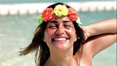 شاهد.. منة فضالي بإطلالة صيفية لها