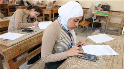 طلاب الدبلومات الفنية يواصلون أداء الامتحانات العملية بمشاركة القطاع الخاص