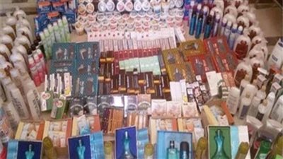 التحفظ على 6 أطنان مستحضرات تجميل قبل تهريبها بالإسكندرية 