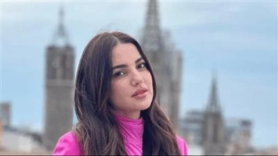 بعباءة.. درة تخطف الأنظار إليها في أحدث ظهور 