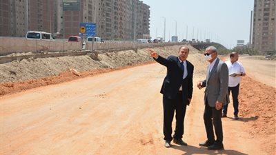 محافظ القليوبية يتابع أعمال النظافة ورفع الإشغالات بمحيط المستشفيات ببنها 