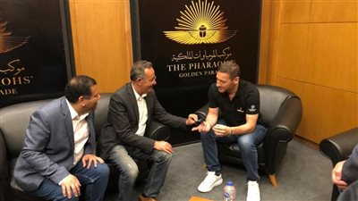 توتي لاعب نادي إيه سي روما في ضيافة المتحف القومي للحضارة بالفسطاط 